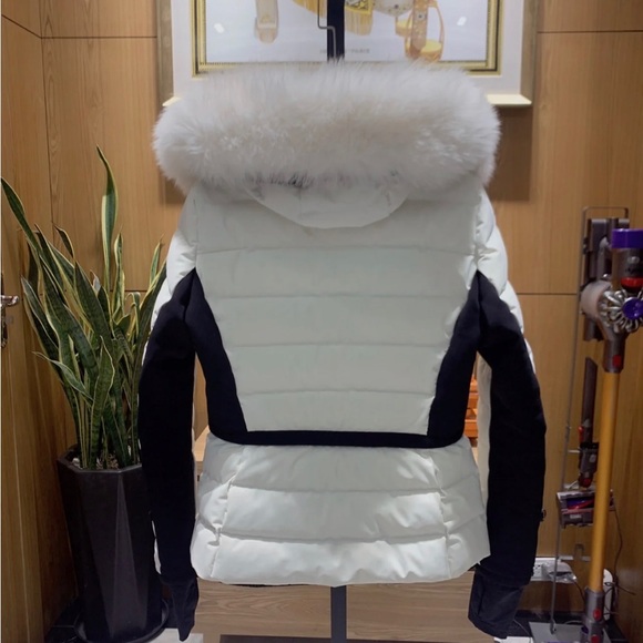Authentic Moncler Women Down Jacket - Picture 2 of 8